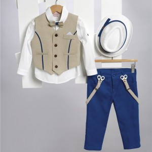Ραφ καμπαρντίνα παντελόνι, άσπρο βαμβακερό πουκάμισο και μπεζ καμπαρντίνα γιλέκο.